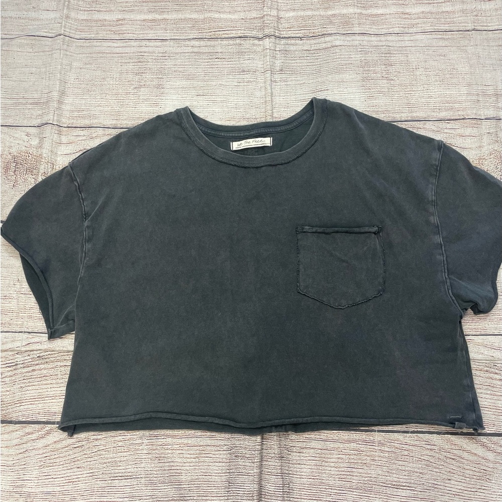 😍We The Free Charcoal Distressed Round Neck Cropped Pocket Tee size Medium
